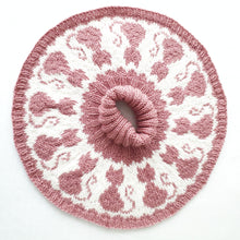 Last inn bildet i Galleri-visningsprogrammet, Rund kattehals i rosa og hvit